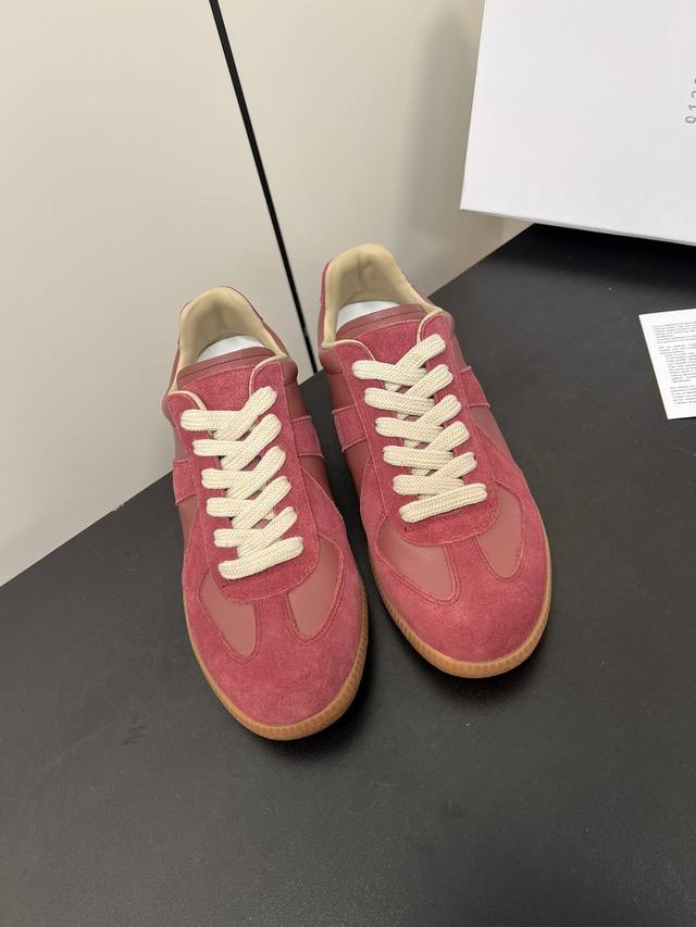 顶级版 Maison Margiela Tibi Mm6经典德训鞋 新色一直在增加，无敌好看，唯一对版 细品 多双正品代购回来1比1出模开发！ 鞋面:牛皮麂皮